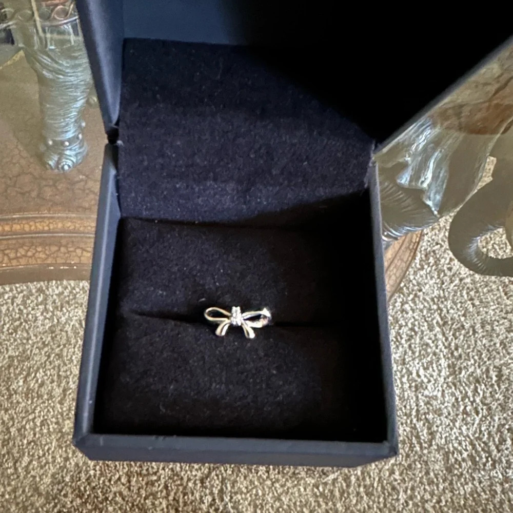 Bow Ring Diamond Accents Sterling Silver size 5 - Picture 3 of 6